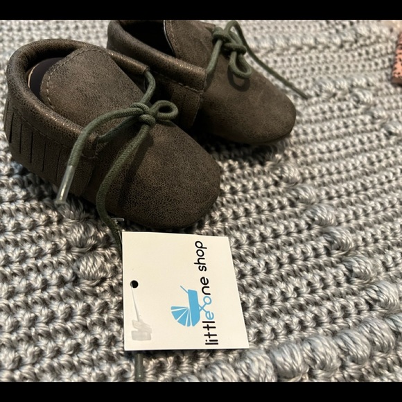 Baby moccasins - Picture 2 of 3